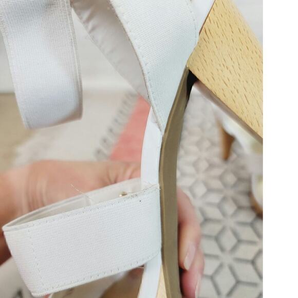 GUESS NETTA STRAPPY HEELS IN WHITE, SZ 9 - Picture 9 of 16